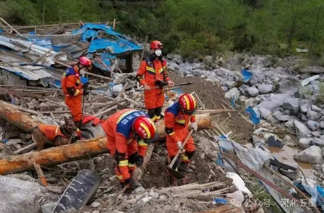 油動式大載荷長航時無人直升機——打造我國應急救援、防汛救災、森林草原消防的“新質戰斗力”！